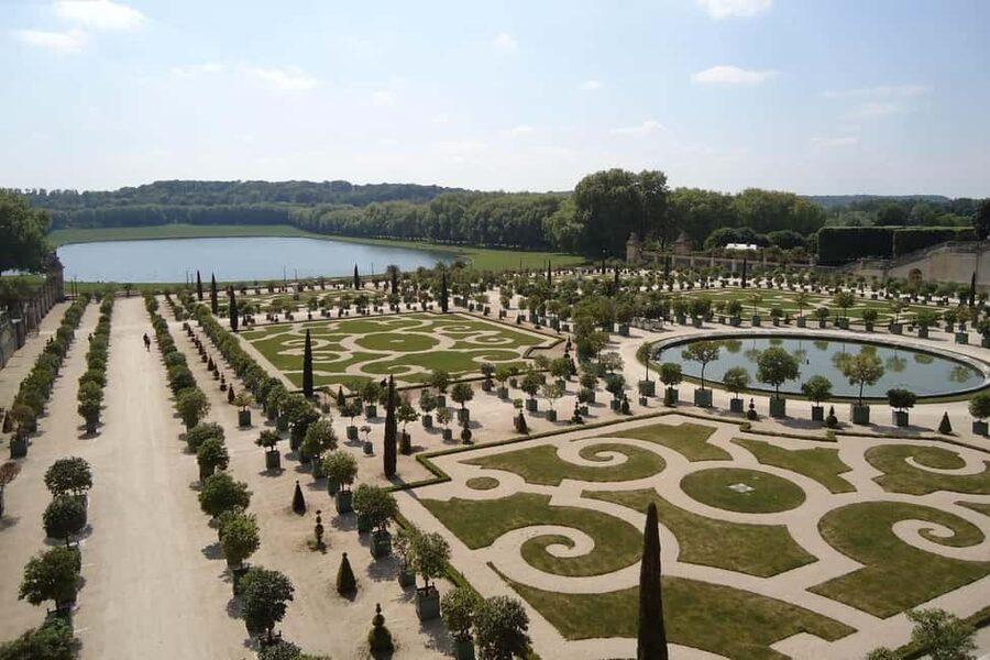 Versailles: Royal Palace & Gardens Private Golf Cart Tour - Versailles in 3 hours: why the golf cart pacing feels smart