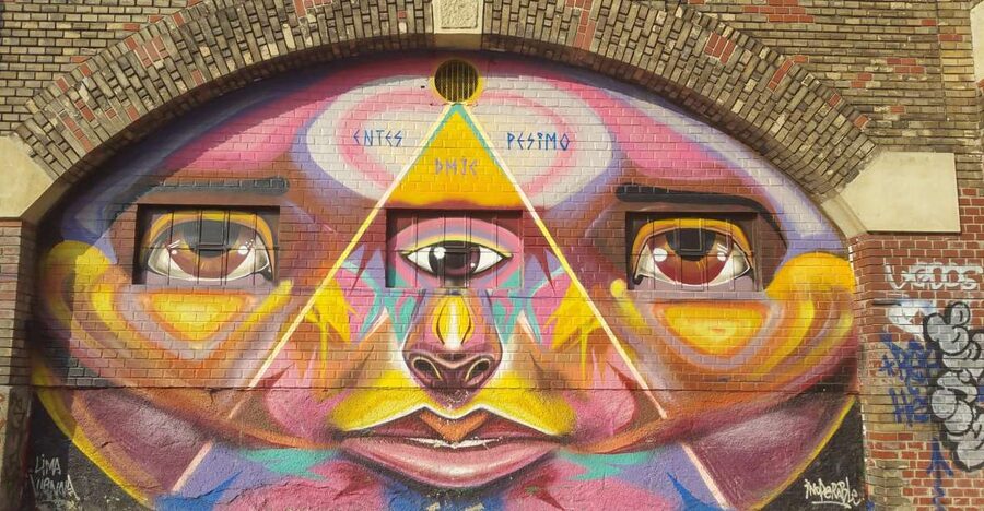 Vienna: 2-Hour Street Art Tour - Meeting at Spittelau: easy start, one small moving target