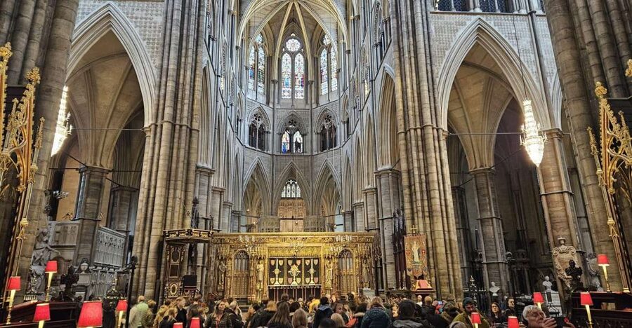 VIP Westminster Abbey & Upper Gallery and Buckingham Palace - The Cloisters: where your tour slows down on purpose