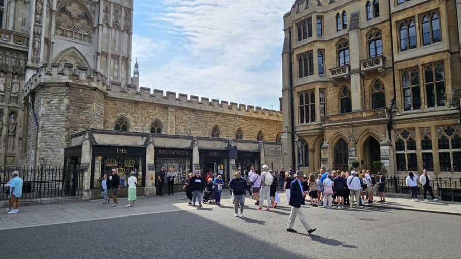 VIP Westminster Abbey & Upper Gallery and Buckingham Palace - Big Ben, Parliament, and Westminster Bridge: the best exterior views in 3 hours