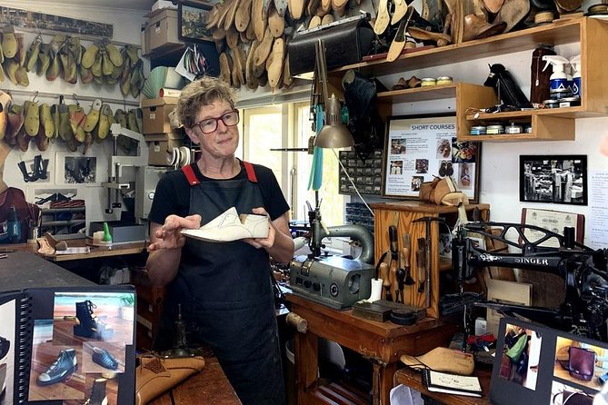 Waiheke Island Private Art Tour - Lunch at an artist’s home and studio: the best built-in break