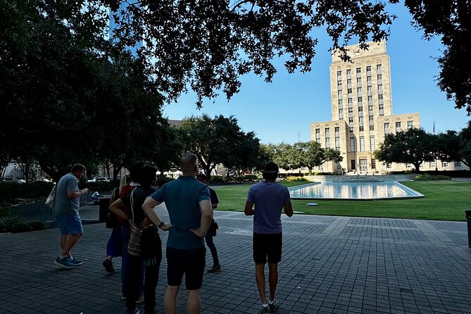 Walking Tour of Houston: History, Architecture, Street Art - A quick Houston orientation that stays fun