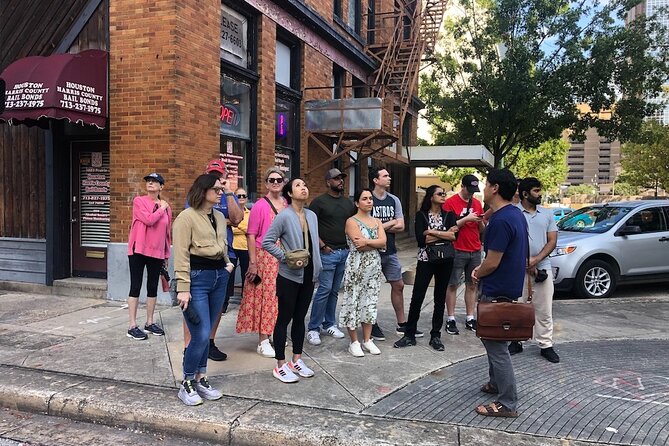 Walking Tour of Houston: History, Architecture, Street Art - Stop 2: The Gulf Building, Art Deco up close