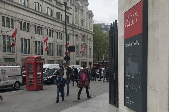 Women in Art Walking Tour - Practicalities: Mobile Ticket, Public Transport, and Service Animals