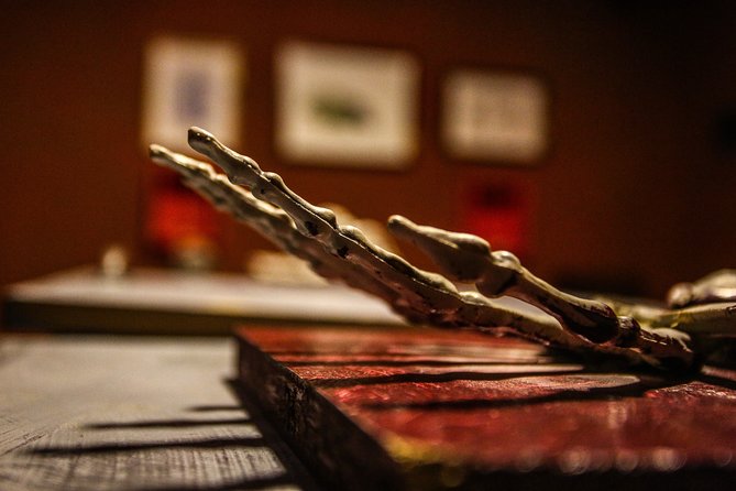 Xcape Room Bcn: Corpse Gallery Escape Room Barcelona - Your 1-hour puzzle sprint: how the clock changes everything