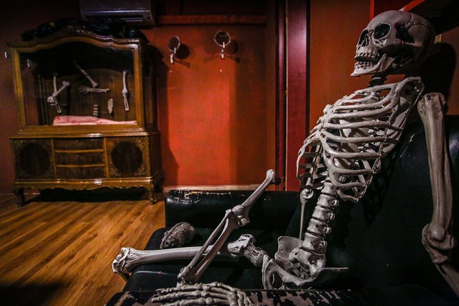 Xcape Room Bcn: Corpse Gallery Escape Room Barcelona - What’s included (and what to plan for yourself)